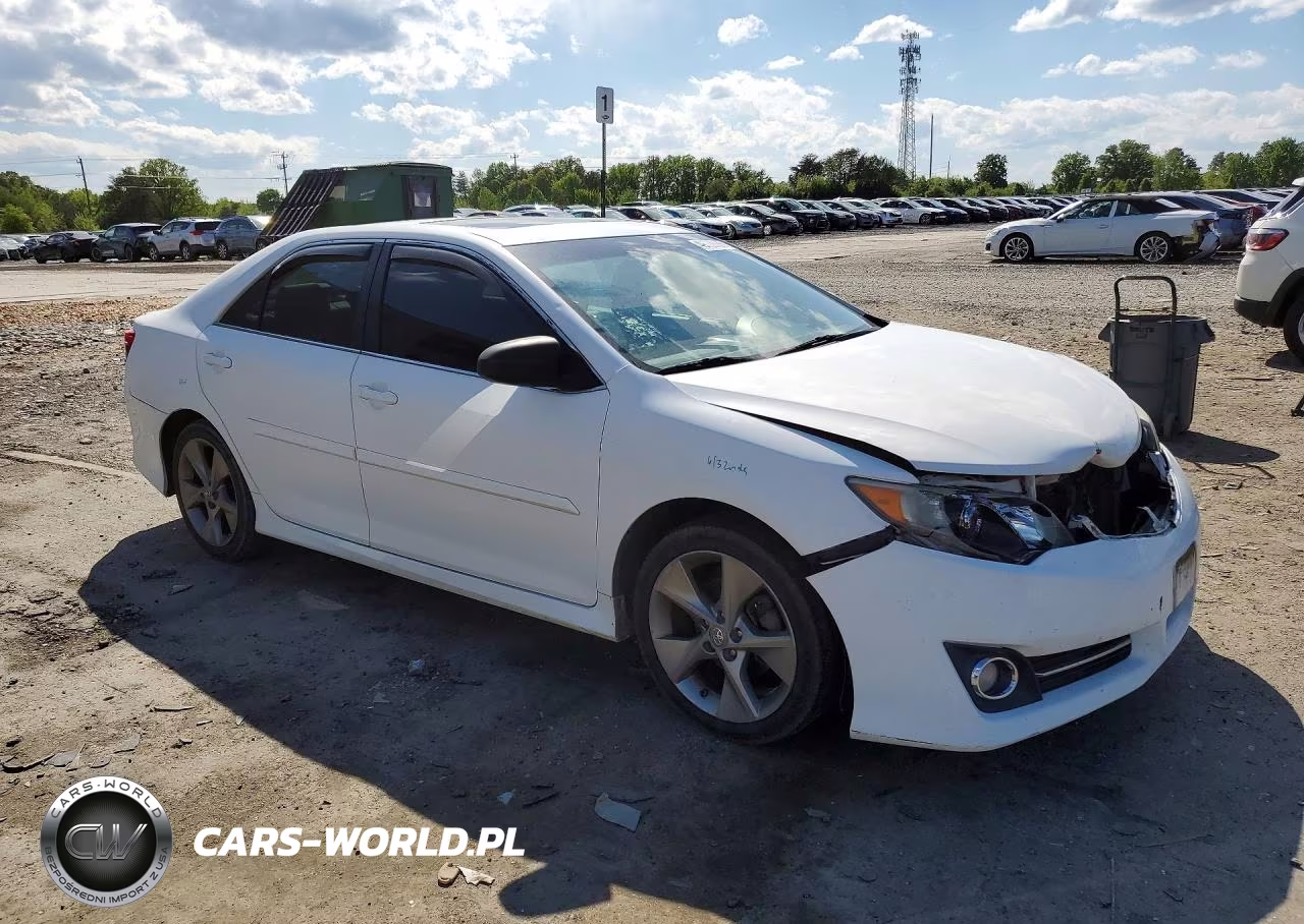 2014 Toyota Camry Se Sport VIN:4T1BF1FK3EU786443 - 4