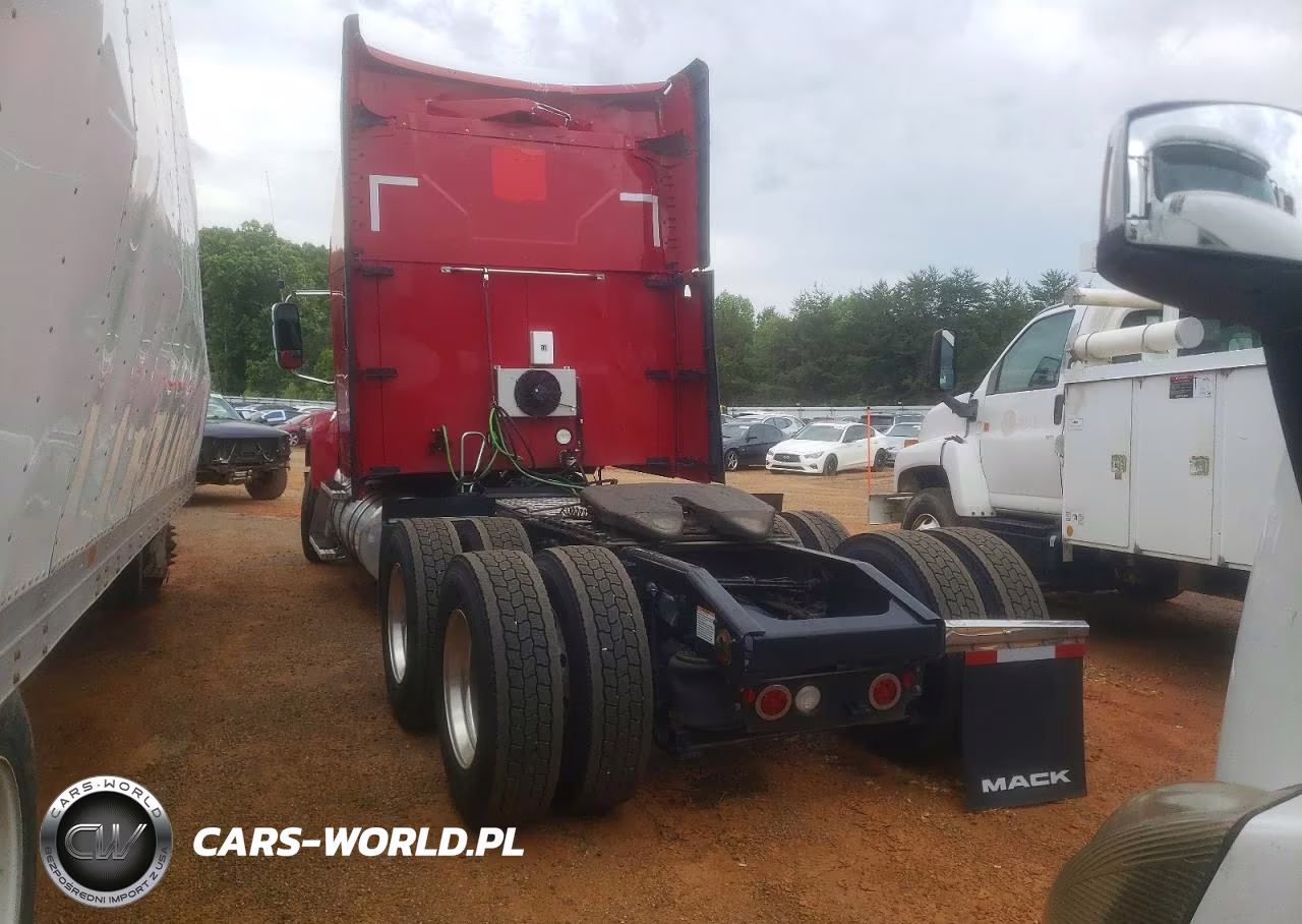 2025 Mack Pinnacle Semi Truck VIN:1M1PN4GYXSM017743 - 3