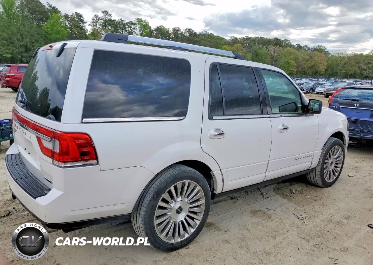 2015 Lincoln Navigator VIN:5LMJJ2JT1FEJ05818 - 3