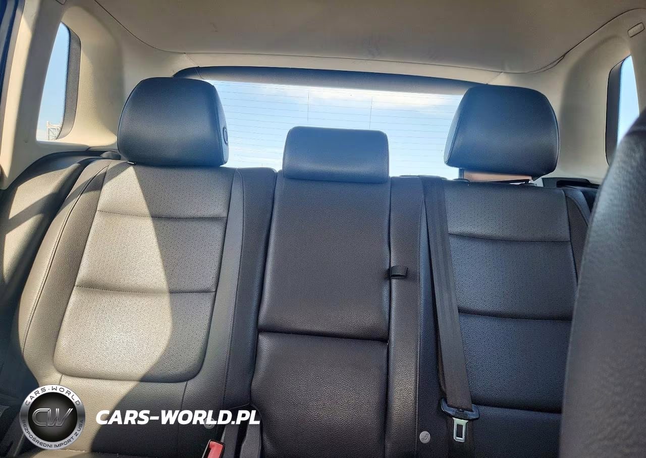 2016 Volkswagen Tiguan VIN:WVGAV7AX0GW520003 - 10