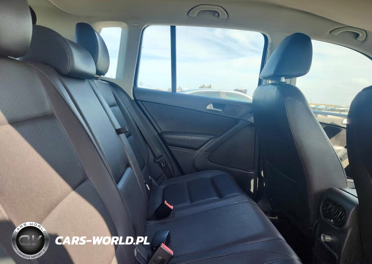 2016 Volkswagen Tiguan VIN:WVGAV7AX0GW520003 - 11