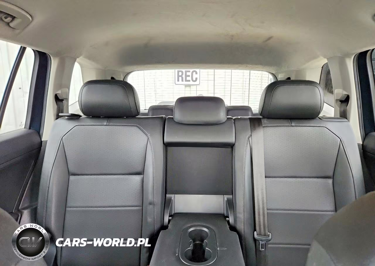 2018 Volkswagen Tiguan Se VIN:3VV2B7AX7JM200767 - 10