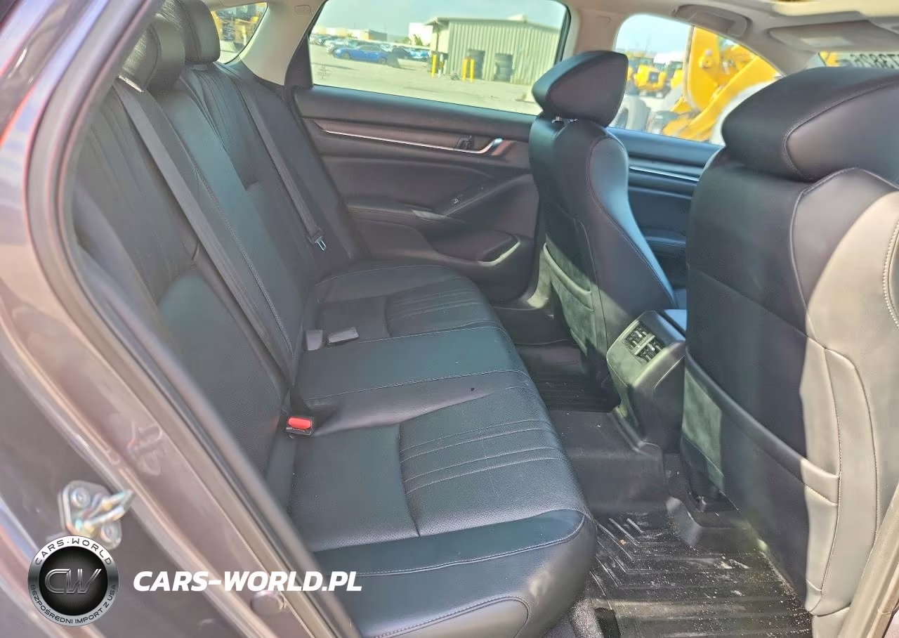 2018 Honda Accord Touring VIN:1HGCV1F93JA024333 - 10