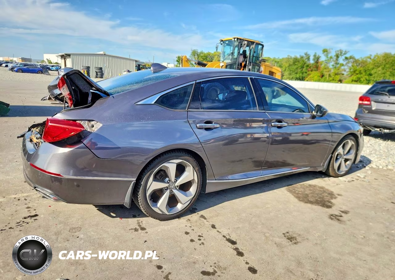2018 Honda Accord Touring VIN:1HGCV1F93JA024333 - 3