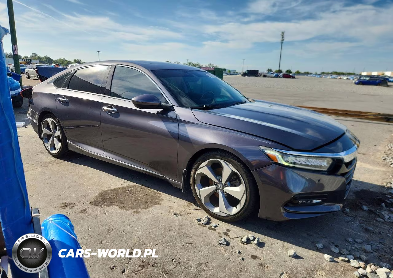 2018 Honda Accord Touring VIN:1HGCV1F93JA024333 - 4
