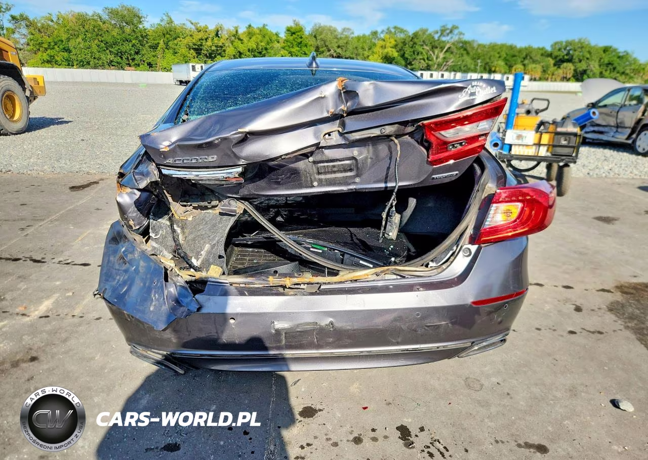 2018 Honda Accord Touring VIN:1HGCV1F93JA024333 - 6