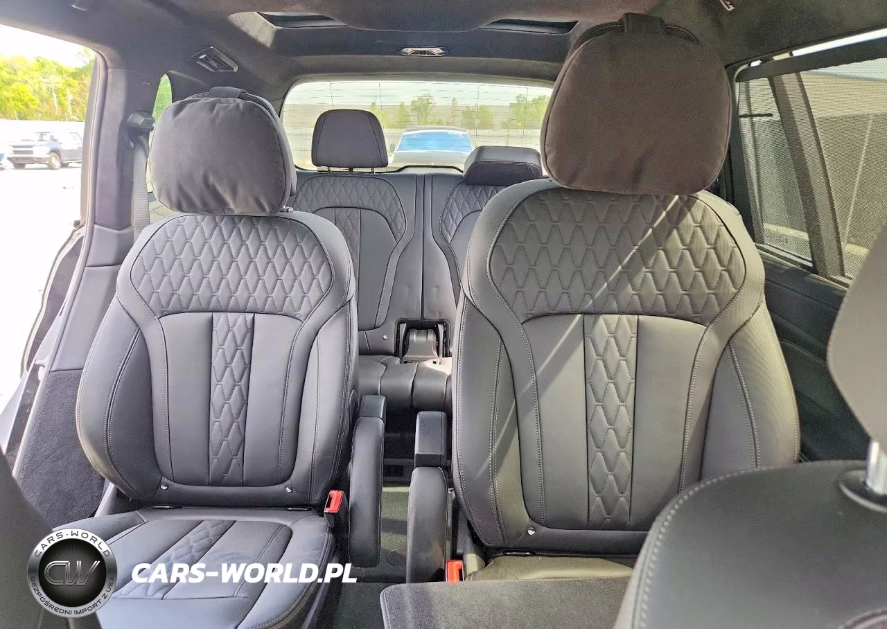 2023 BMW X7 M60I VIN:5UX33EM02P9R10717 - 10