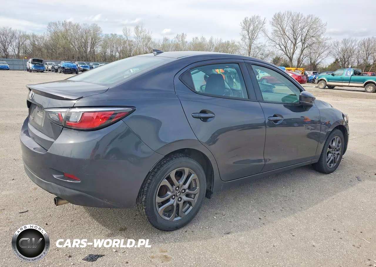 2019 Toyota Yaris Le VIN:3MYDLBYV0KY509780 - 3