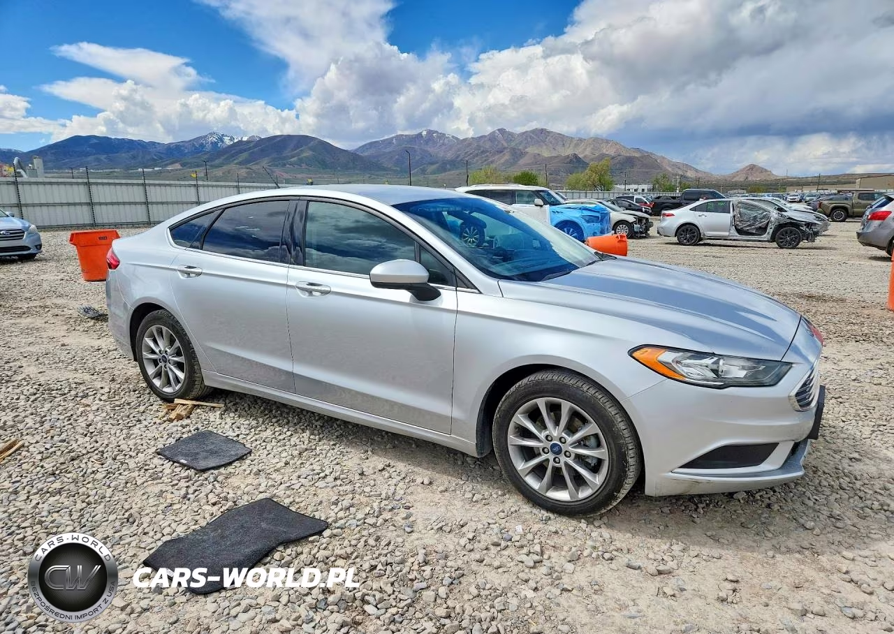 2017 Ford Fusion Se VIN:3FA6P0H75HR330371 - 4