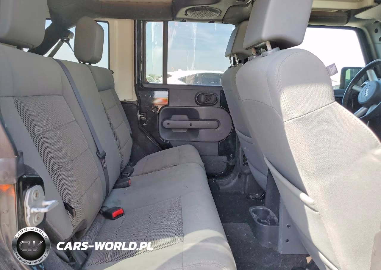 2009 Jeep Wrangler Unlimited Sahara VIN:1J4GA59149L760524 - 11