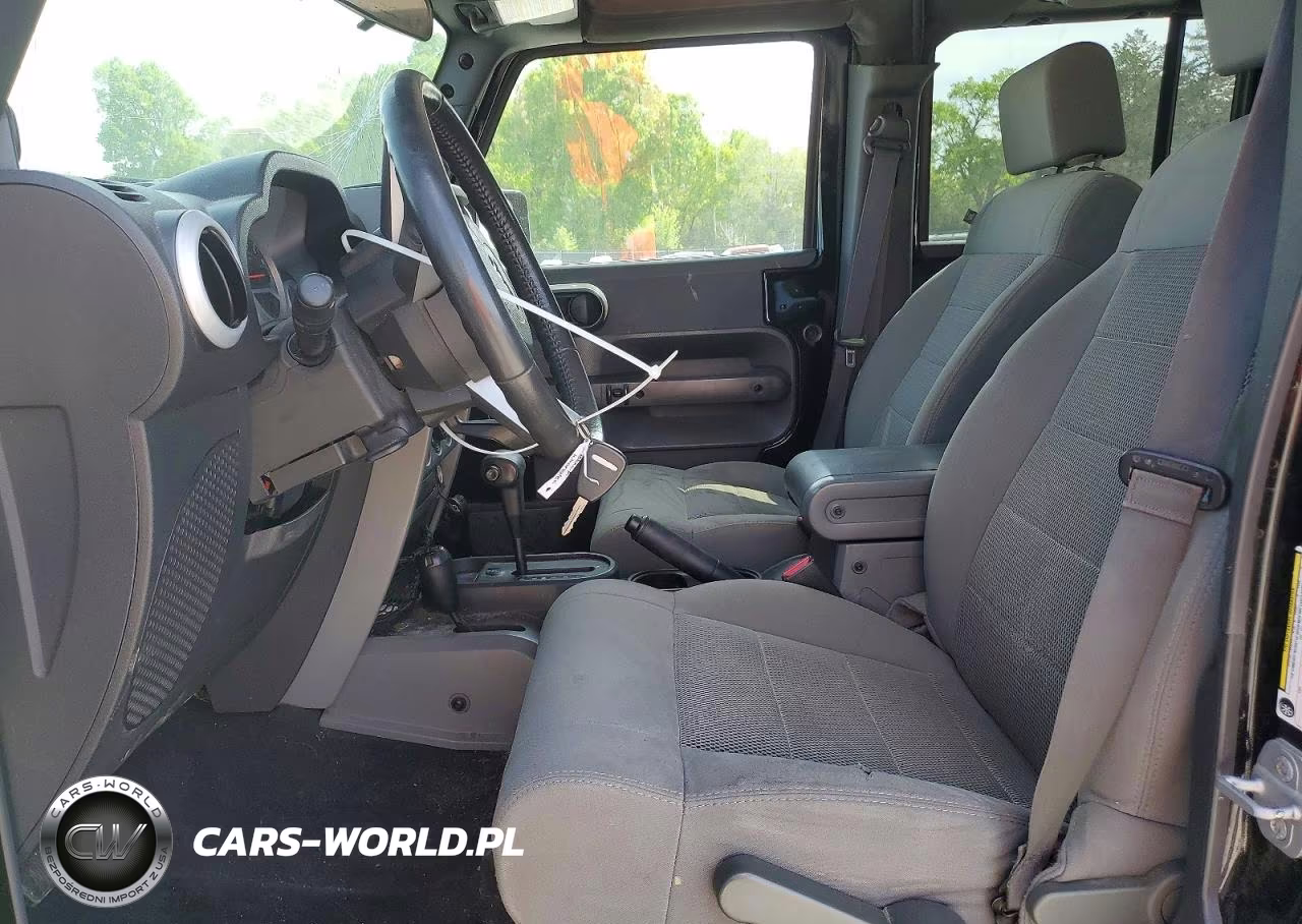 2009 Jeep Wrangler Unlimited Sahara VIN:1J4GA59149L760524 - 7