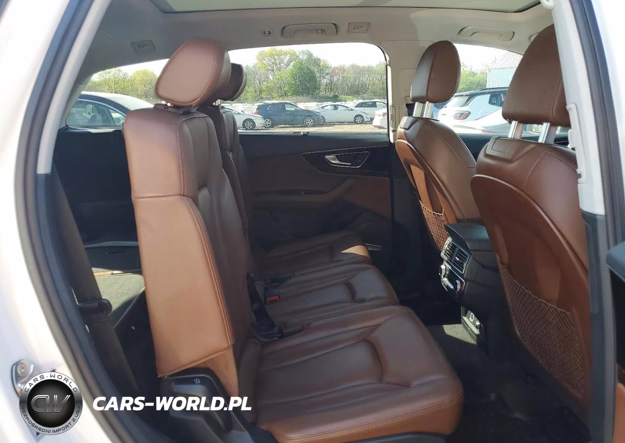 2018 Audi Q7 Prestige VIN:WA1VAAF7XJD027823 - 11