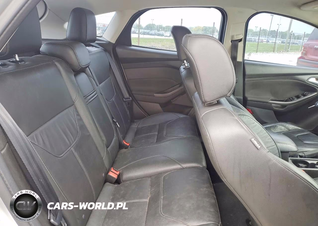 2016 Ford Focus Se VIN:1FADP3K29GL321627 - 10