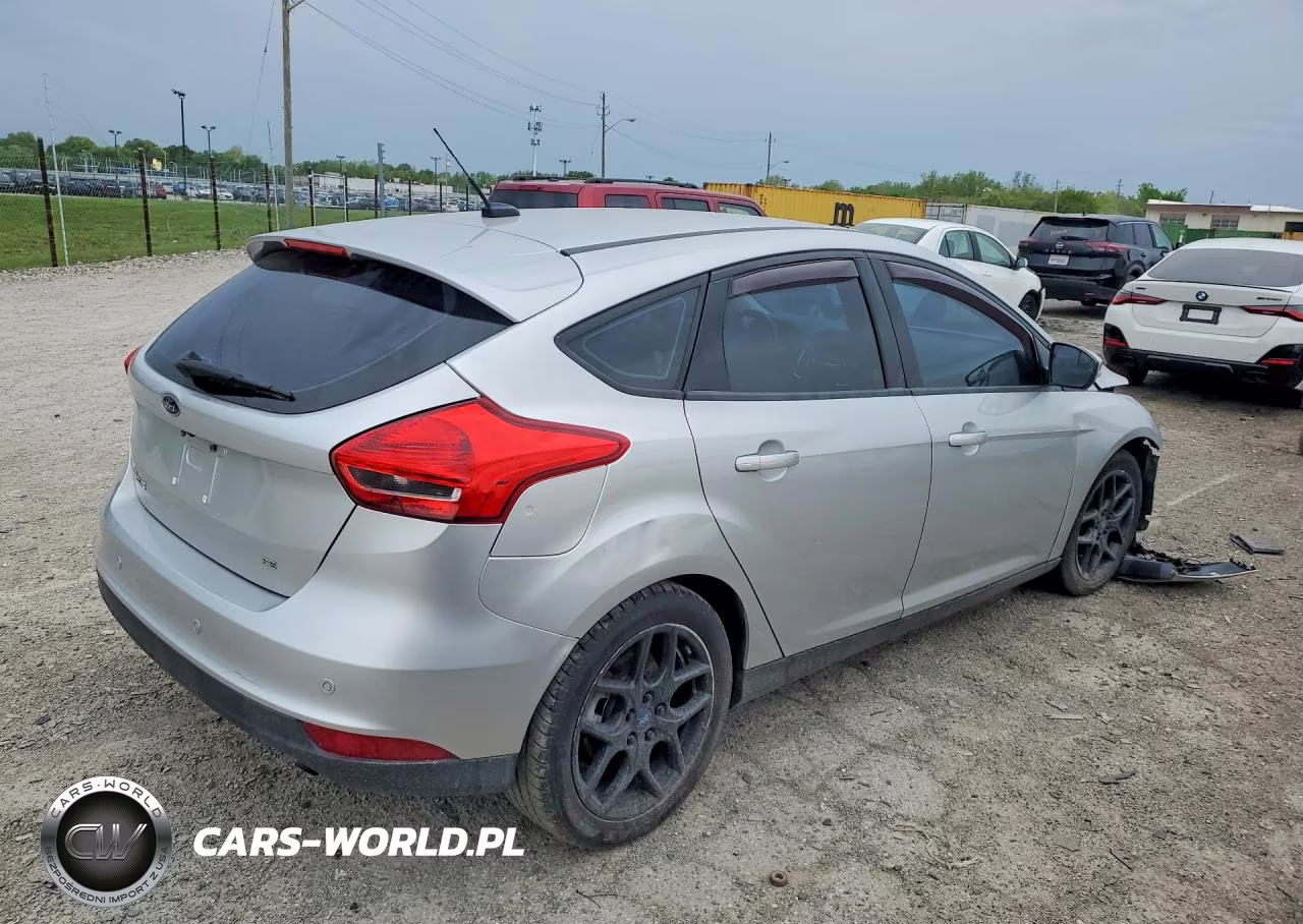 2016 Ford Focus Se VIN:1FADP3K29GL321627 - 3