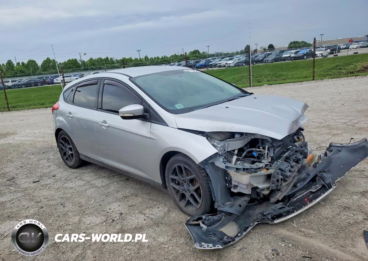2016 Ford Focus Se VIN:1FADP3K29GL321627 - 4