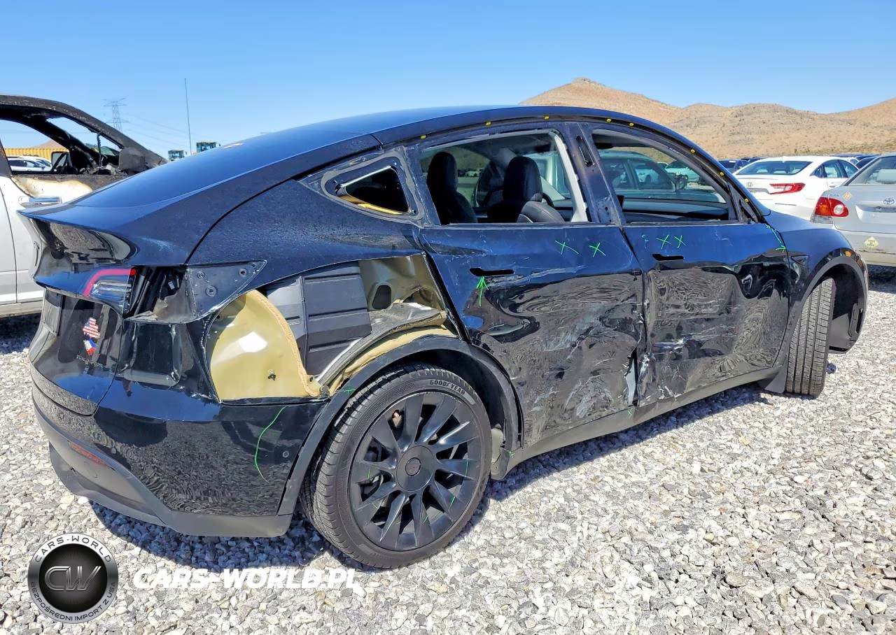 2022 Tesla Model Y VIN:7SAYGAEE7NF576527 - 3