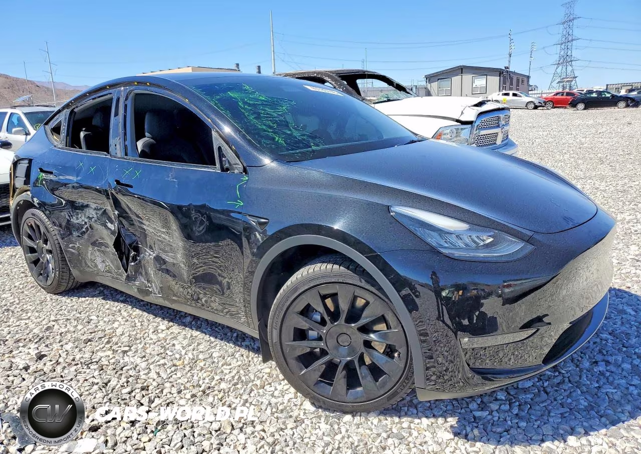 2022 Tesla Model Y VIN:7SAYGAEE7NF576527 - 4