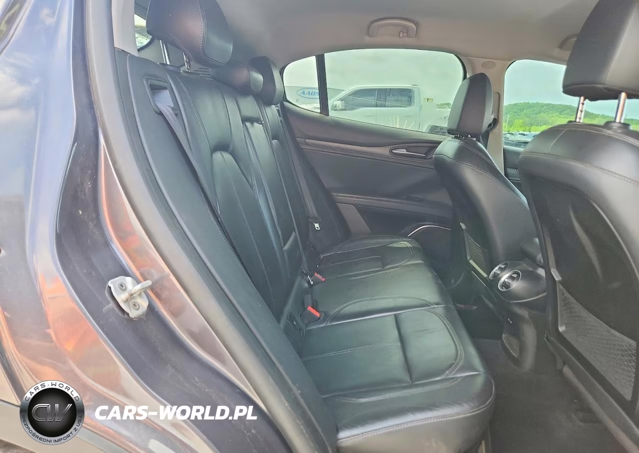 2018 Alfa Romeo Stelvio Ti VIN:ZASFAKBN6J7B60007 - 10