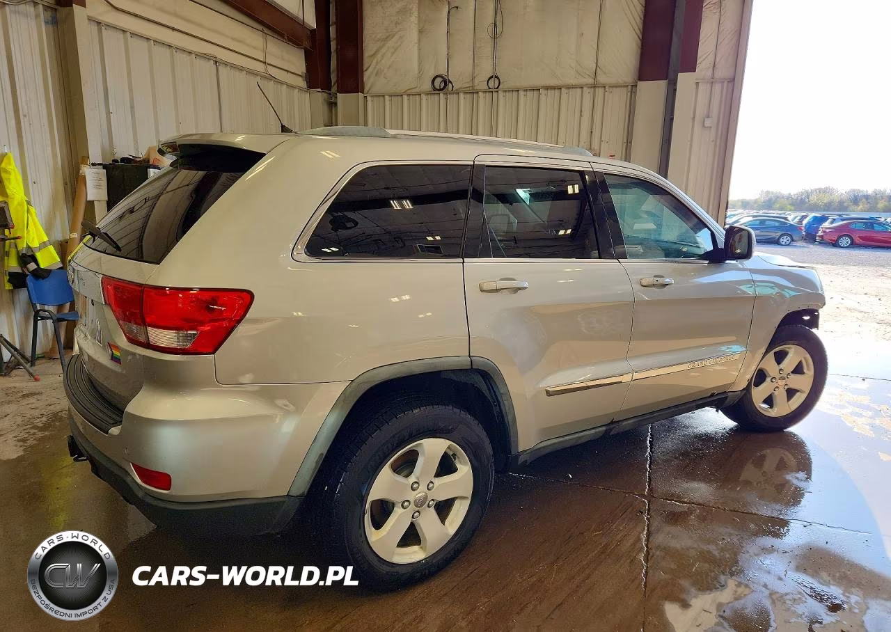 2011 Jeep Grand Cherokee Laredo VIN:1J4RR4GG6BC738243 - 3