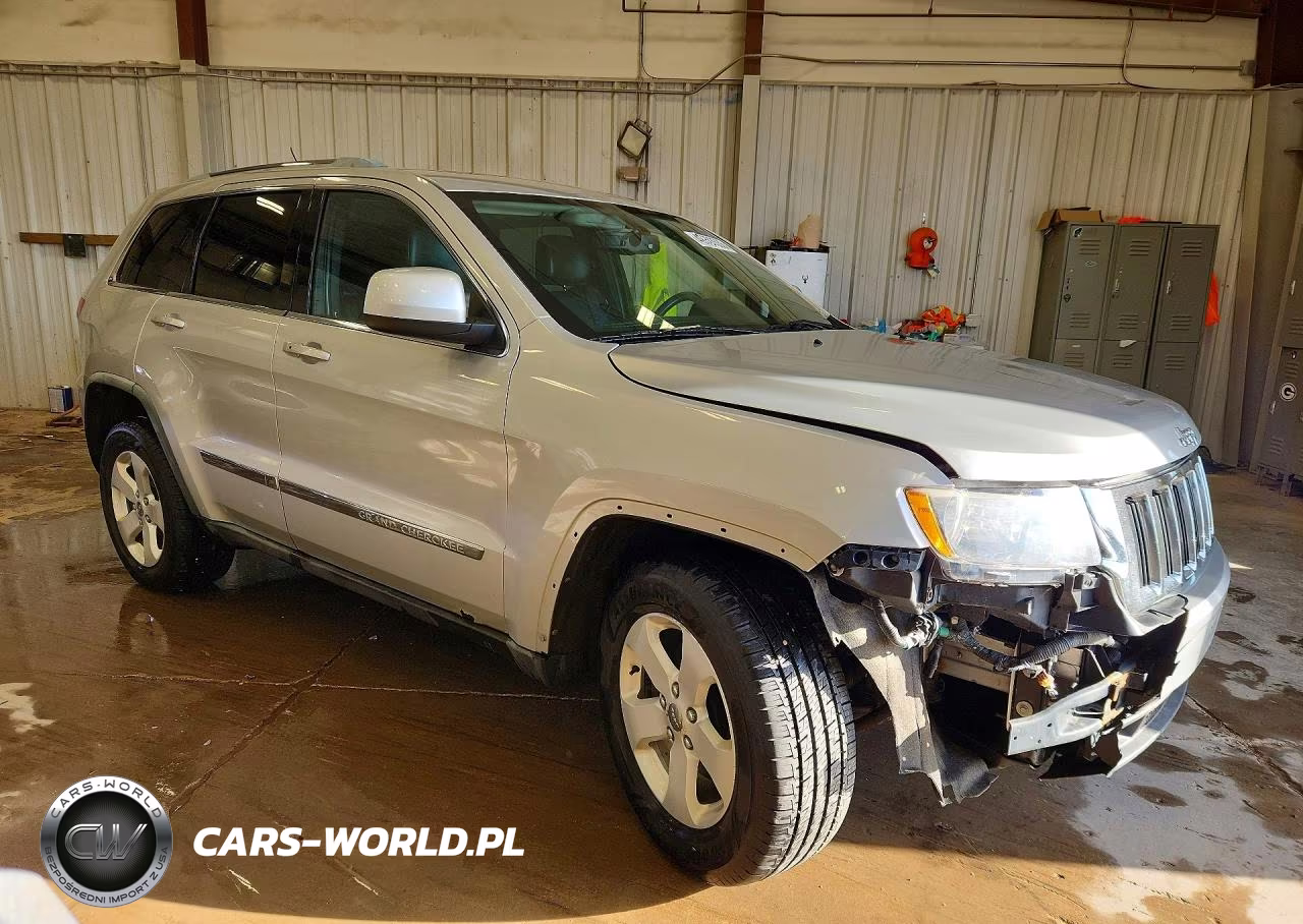 2011 Jeep Grand Cherokee Laredo VIN:1J4RR4GG6BC738243 - 4