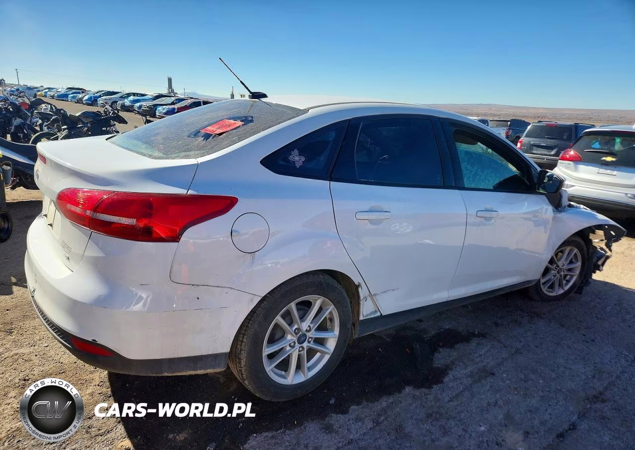2017 Ford Focus Se VIN:1FADP3F20HL320152 - 3