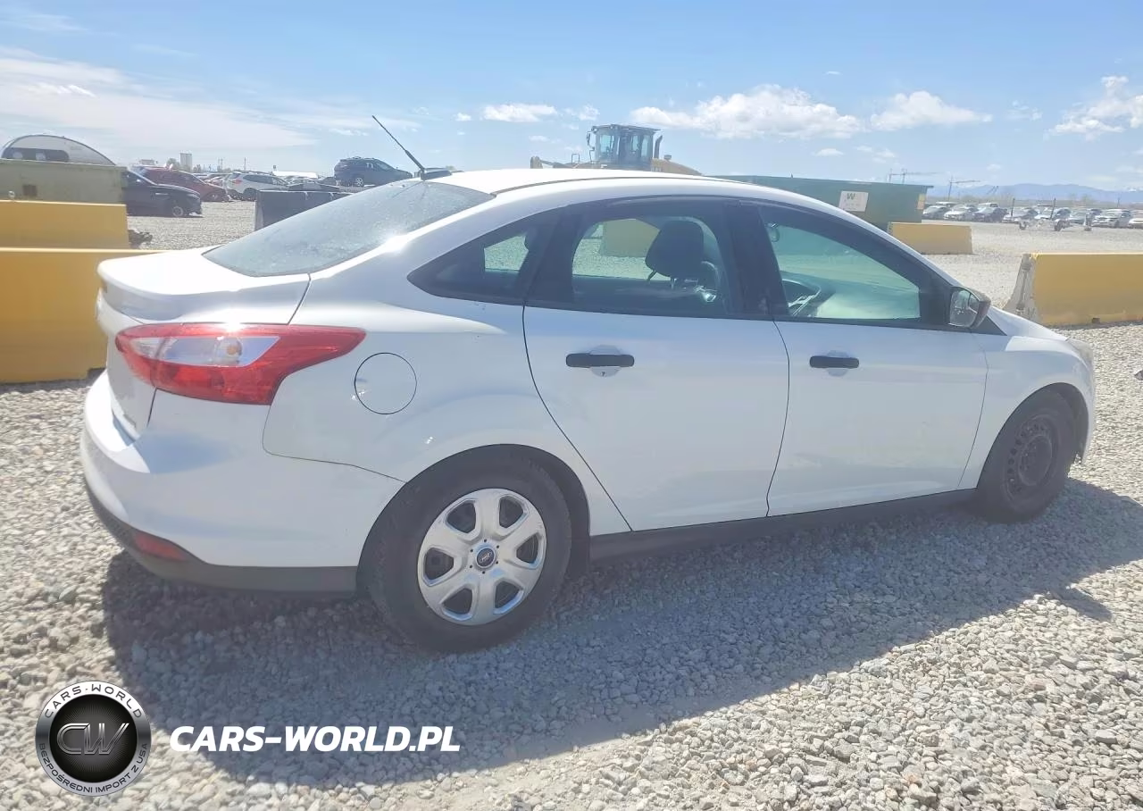 2014 Ford Focus S VIN:1FADP3E25EL169113 - 3
