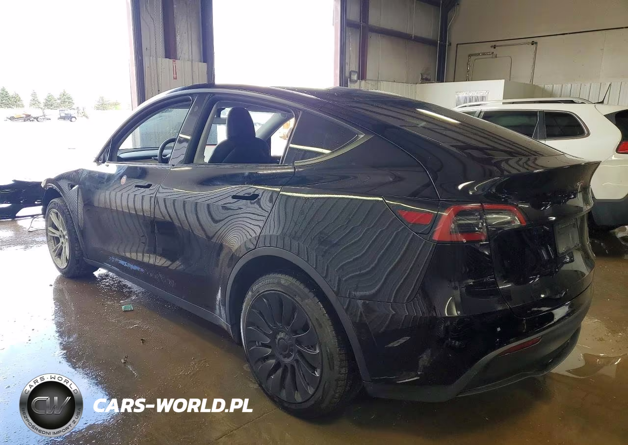 2021 Tesla Model Y VIN:5YJYGDEE2MF261390 - 2