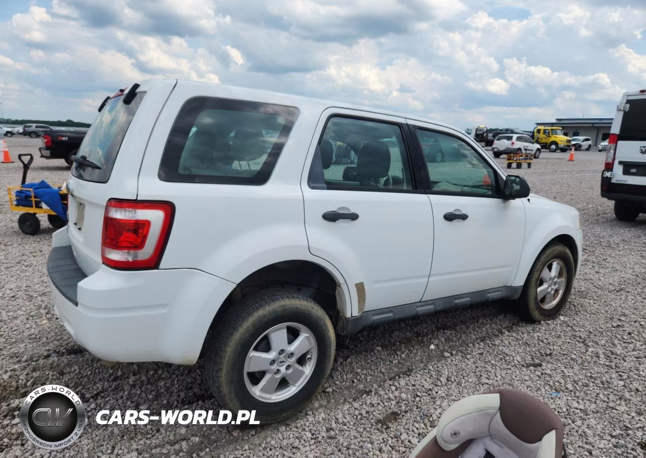 2011 Ford Escape Xls VIN:1FMCU9C76BKA38964 - 3