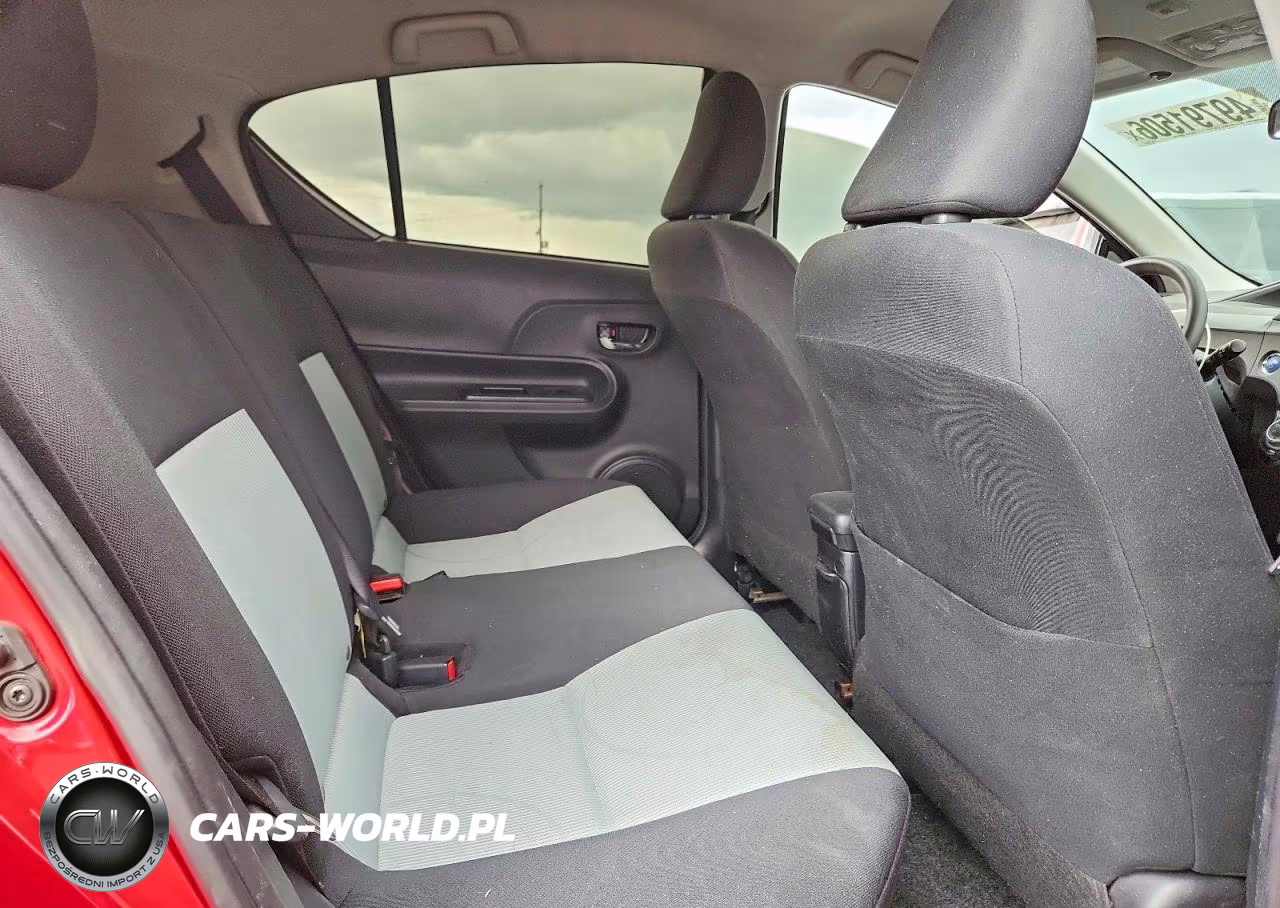 2016 Toyota Prius C Three VIN:JTDKDTB3XG1130491 - 11