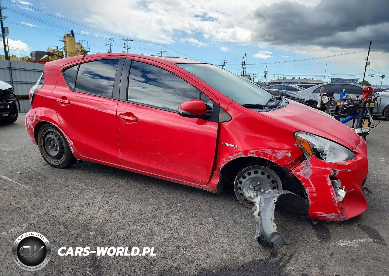 2016 Toyota Prius C Three VIN:JTDKDTB3XG1130491 - 4