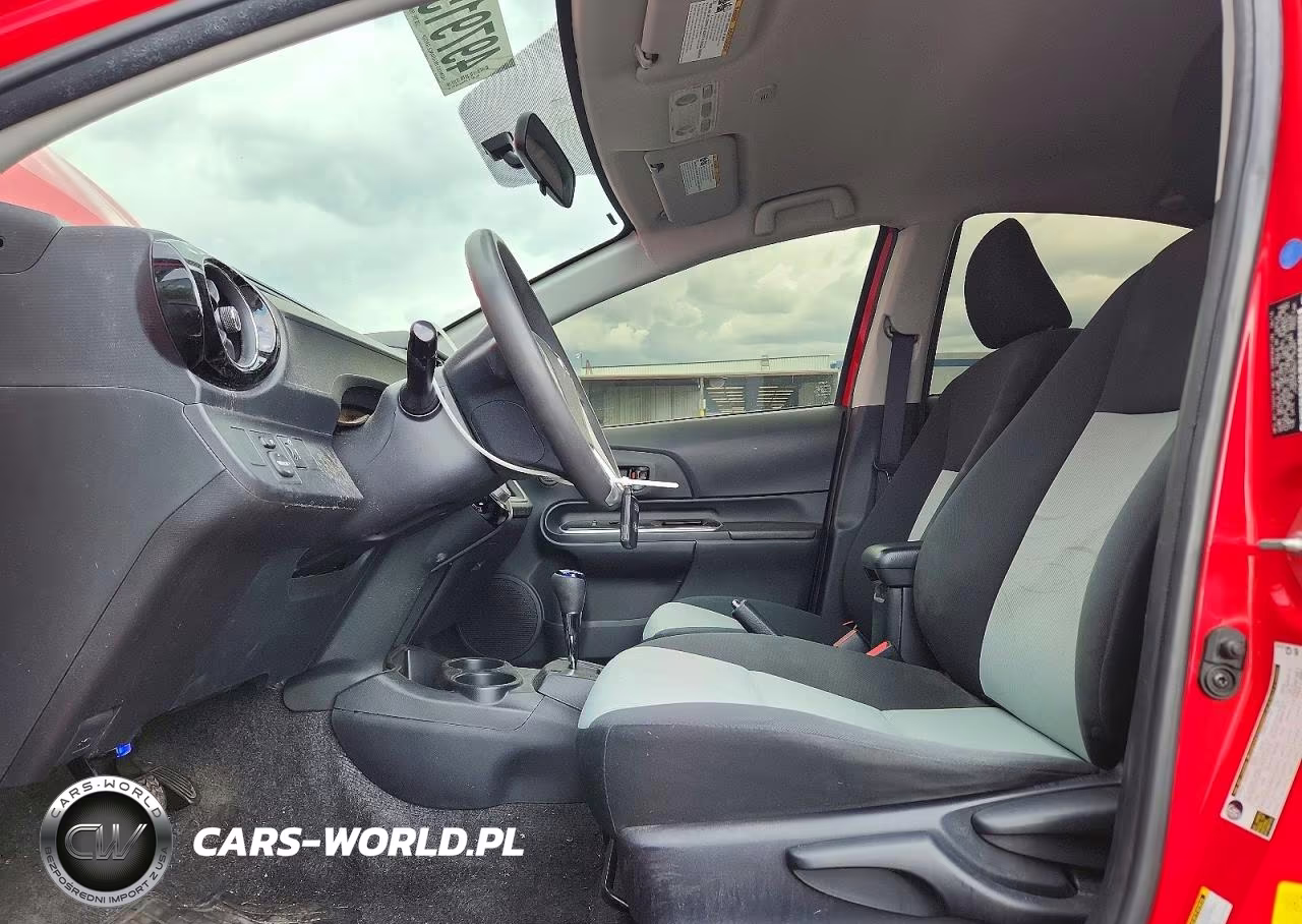 2016 Toyota Prius C Three VIN:JTDKDTB3XG1130491 - 7