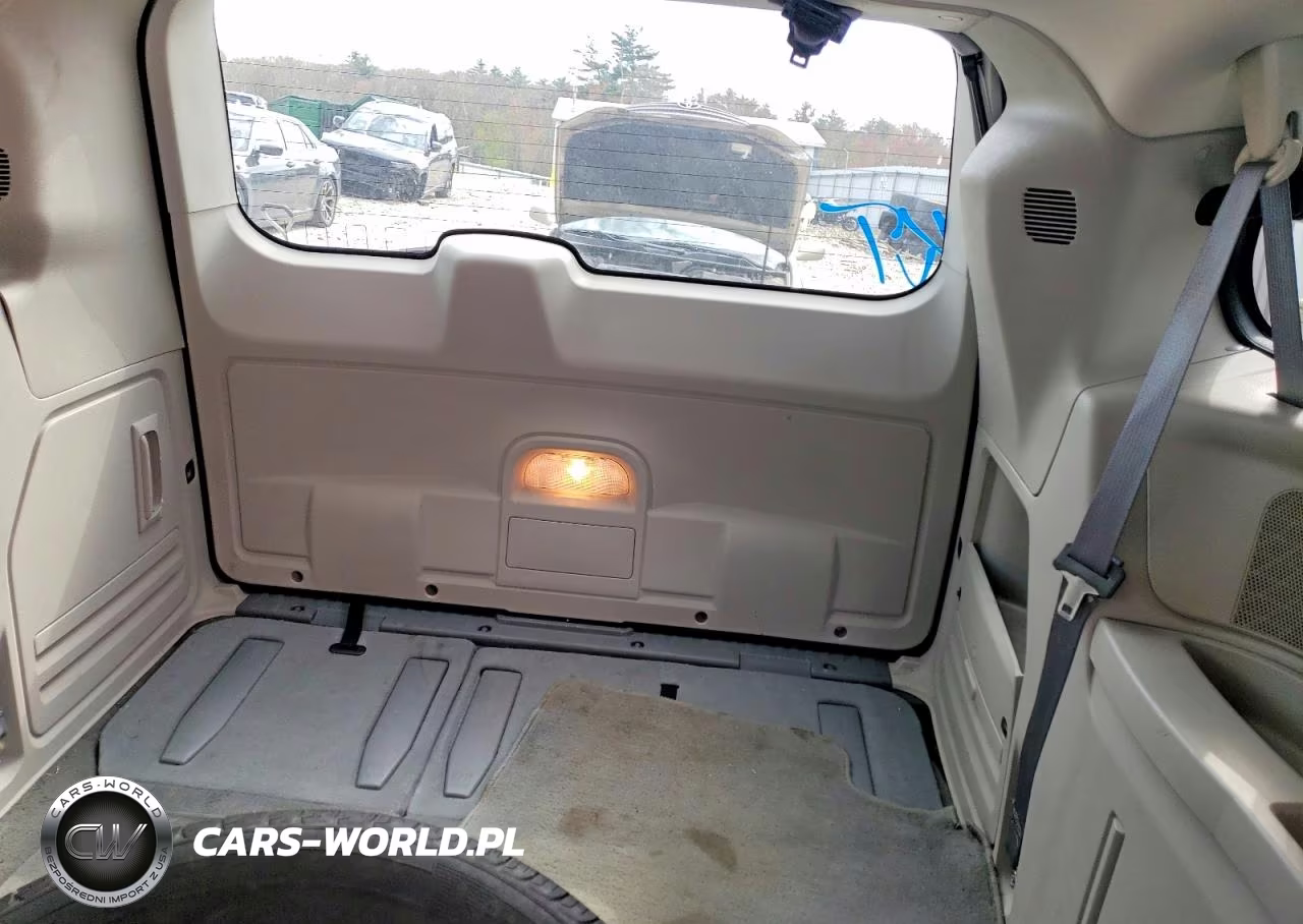 2010 Chrysler Town & Country Touring VIN:2A4RR5D15AR110511 - 10