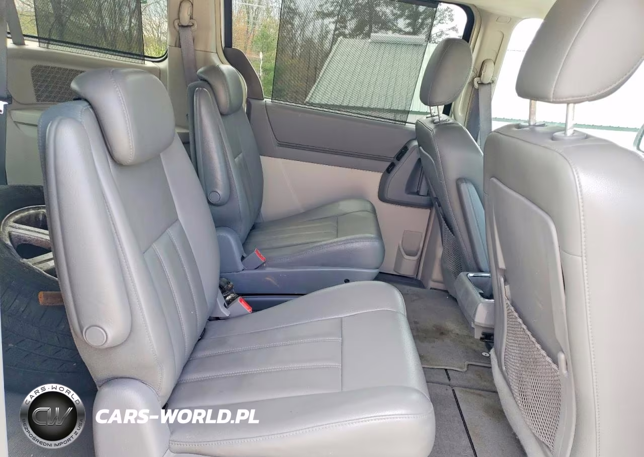 2010 Chrysler Town & Country Touring VIN:2A4RR5D15AR110511 - 11