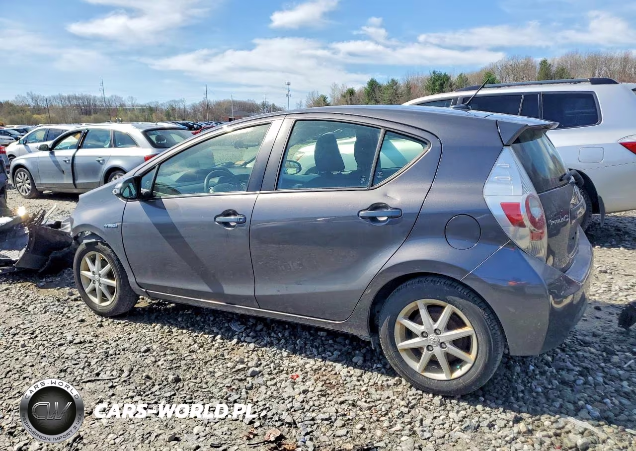 2014 Toyota Prius C Three VIN:JTDKDTB38E1084429 - 2