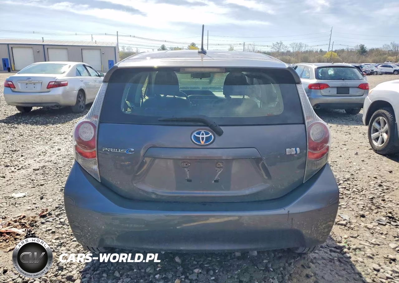 2014 Toyota Prius C Three VIN:JTDKDTB38E1084429 - 6