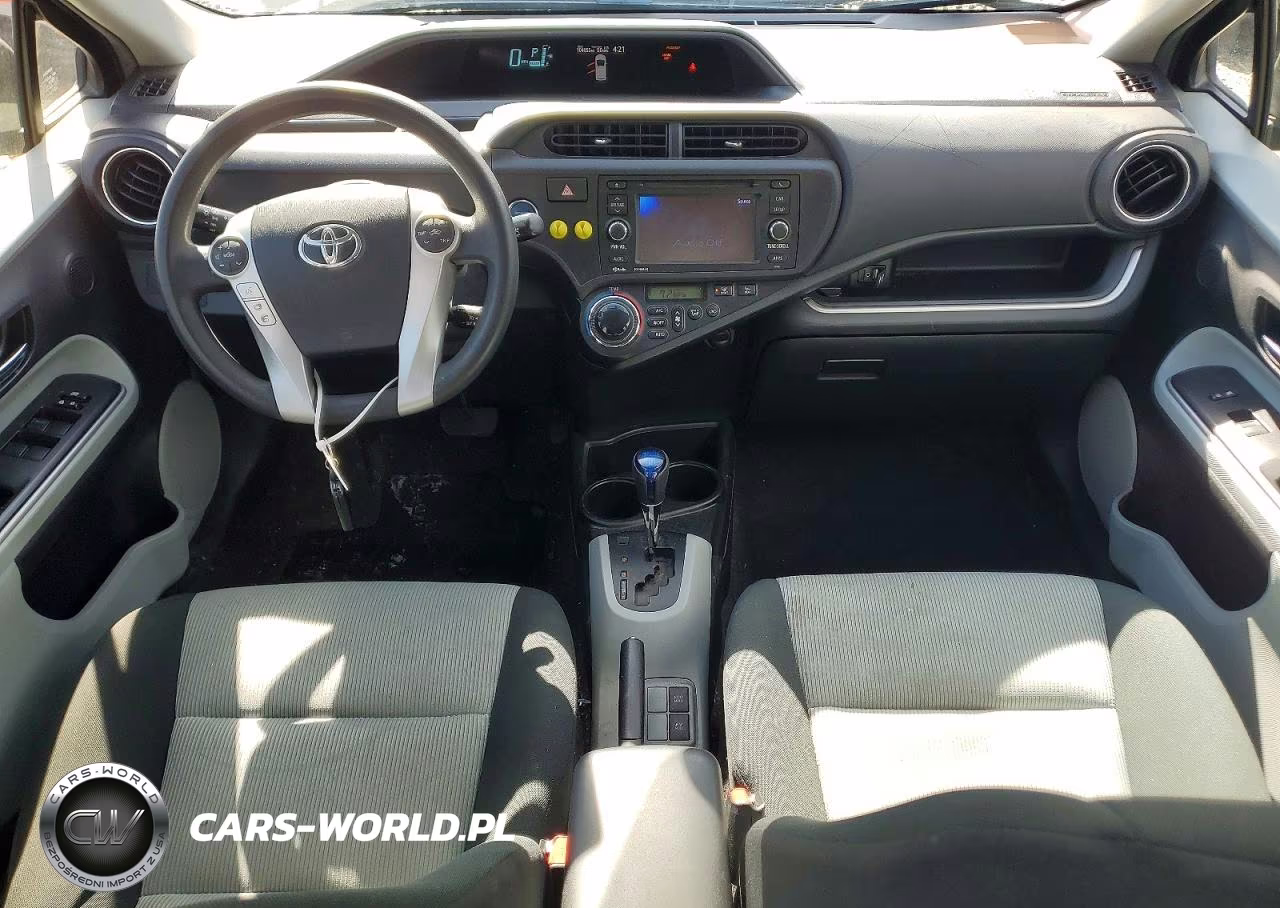 2014 Toyota Prius C Three VIN:JTDKDTB38E1084429 - 8