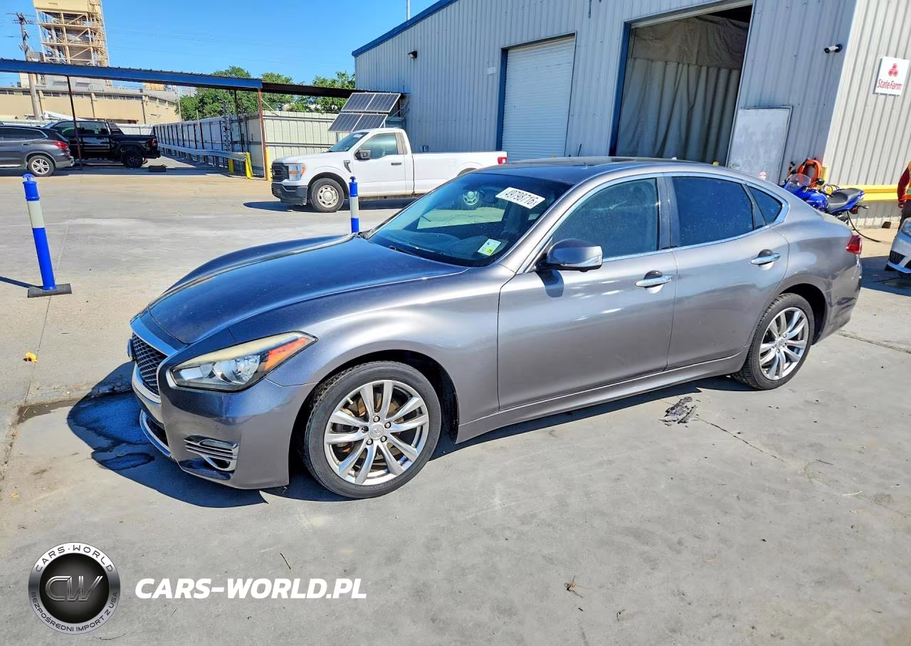 2017 Infiniti Q70 3.7