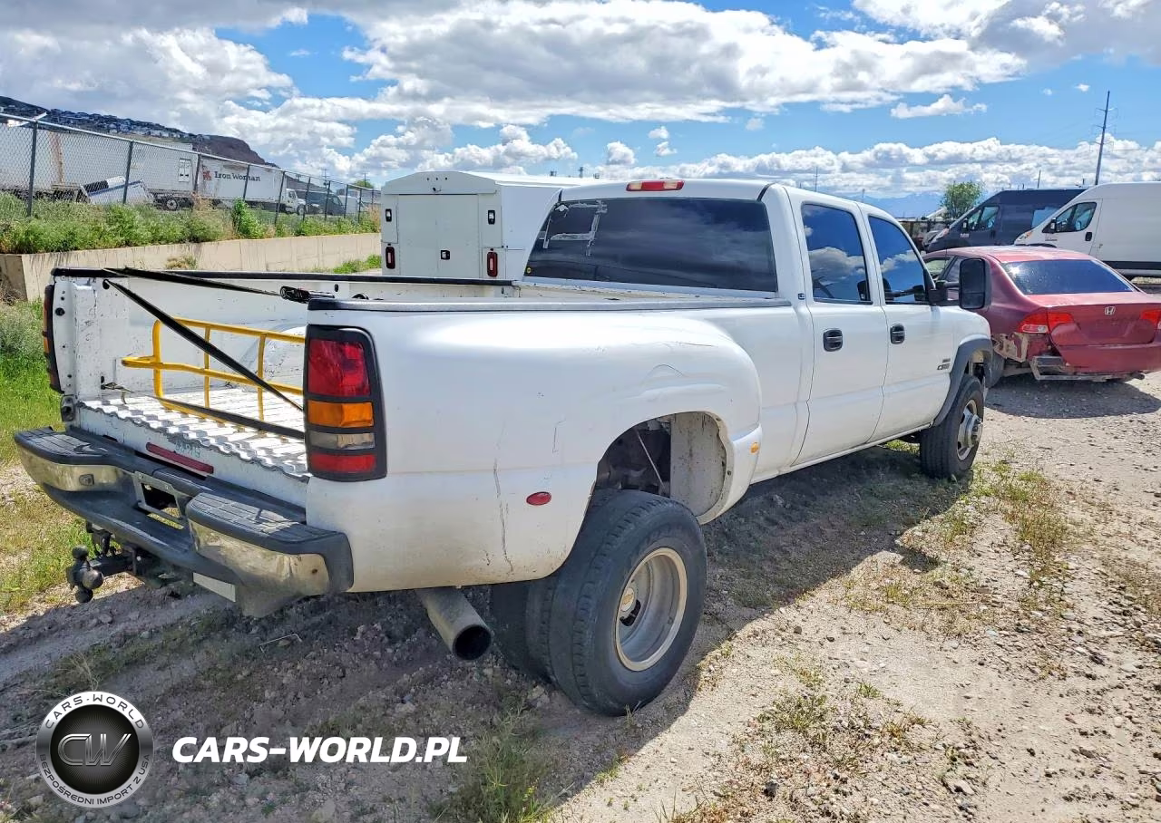2001 Chevrolet Silverado K3500 VIN:1GCJK33111F194525 - 3