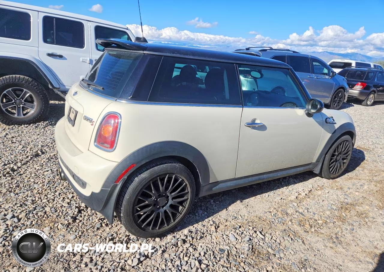 2010 Mini Cooper S VIN:WMWMF7C54ATZ70771 - 3