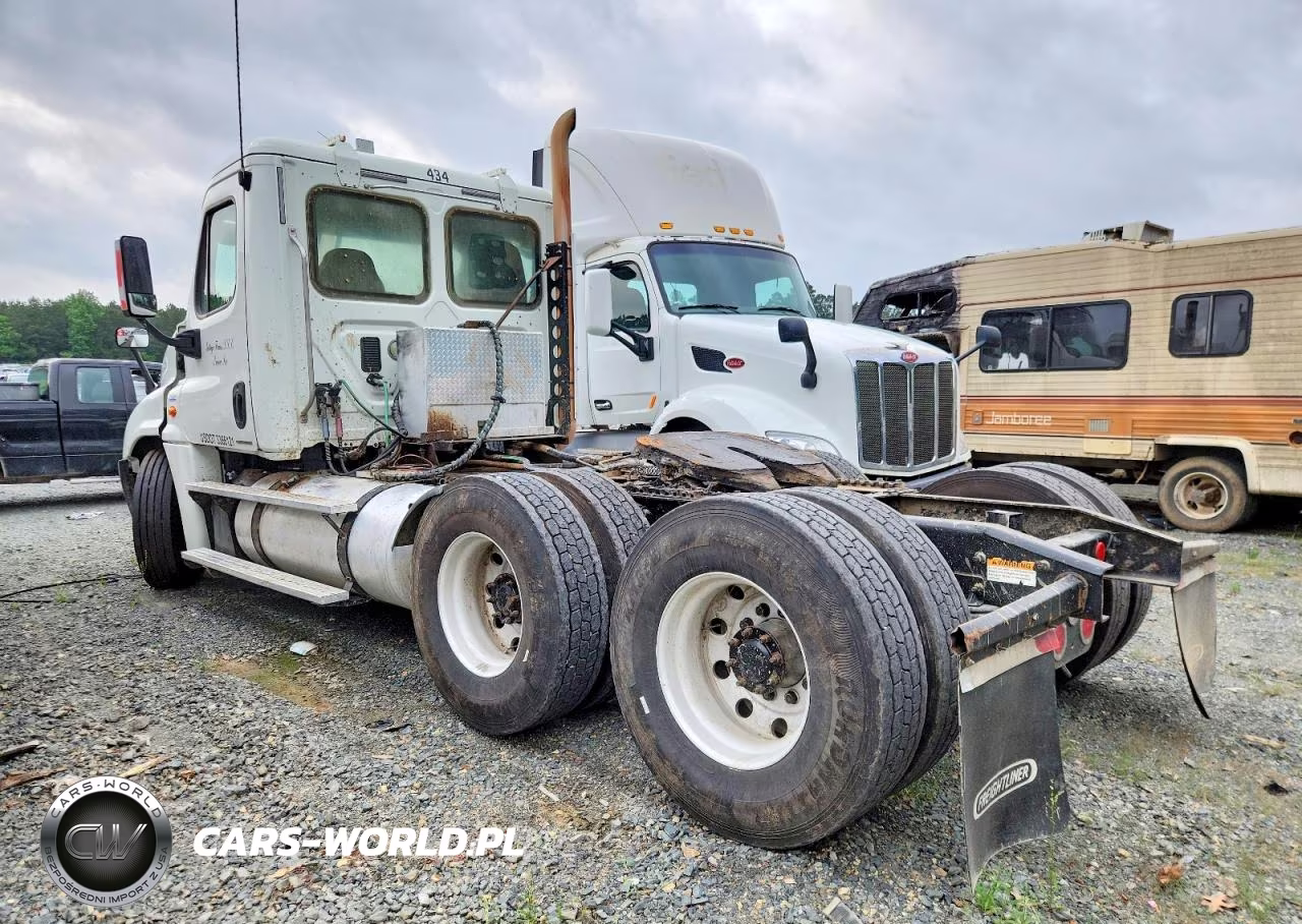 2012 Freightliner Cascadia Semi Truck VIN:1FUJGEBG7CLBP0118 - 3