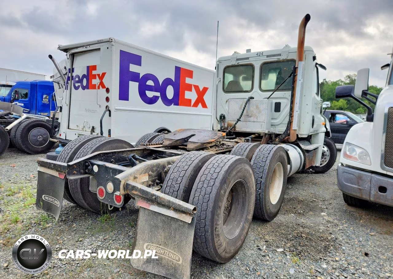 2012 Freightliner Cascadia Semi Truck VIN:1FUJGEBG7CLBP0118 - 4