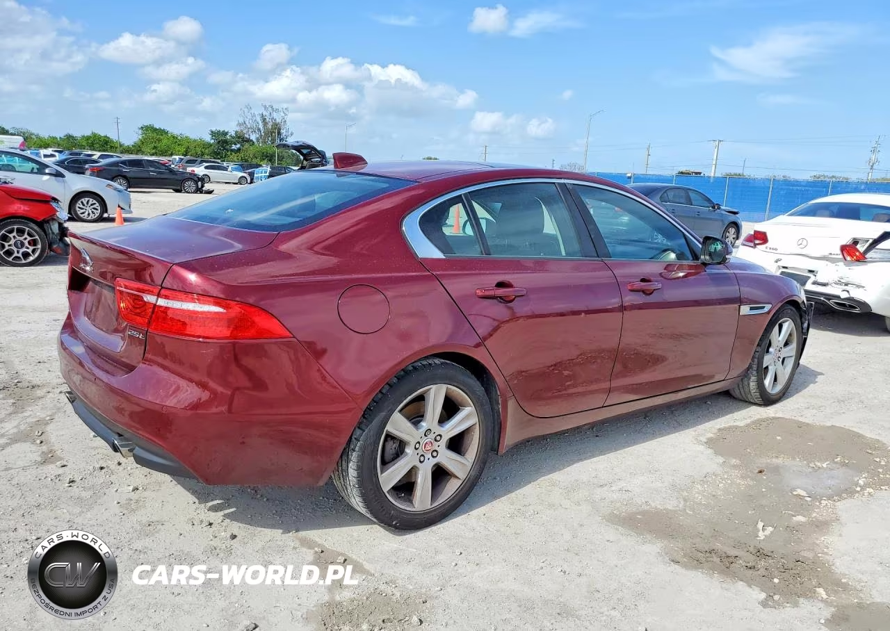2017 Jaguar Xe Premium VIN:SAJAD4BGXHA968916 - 3