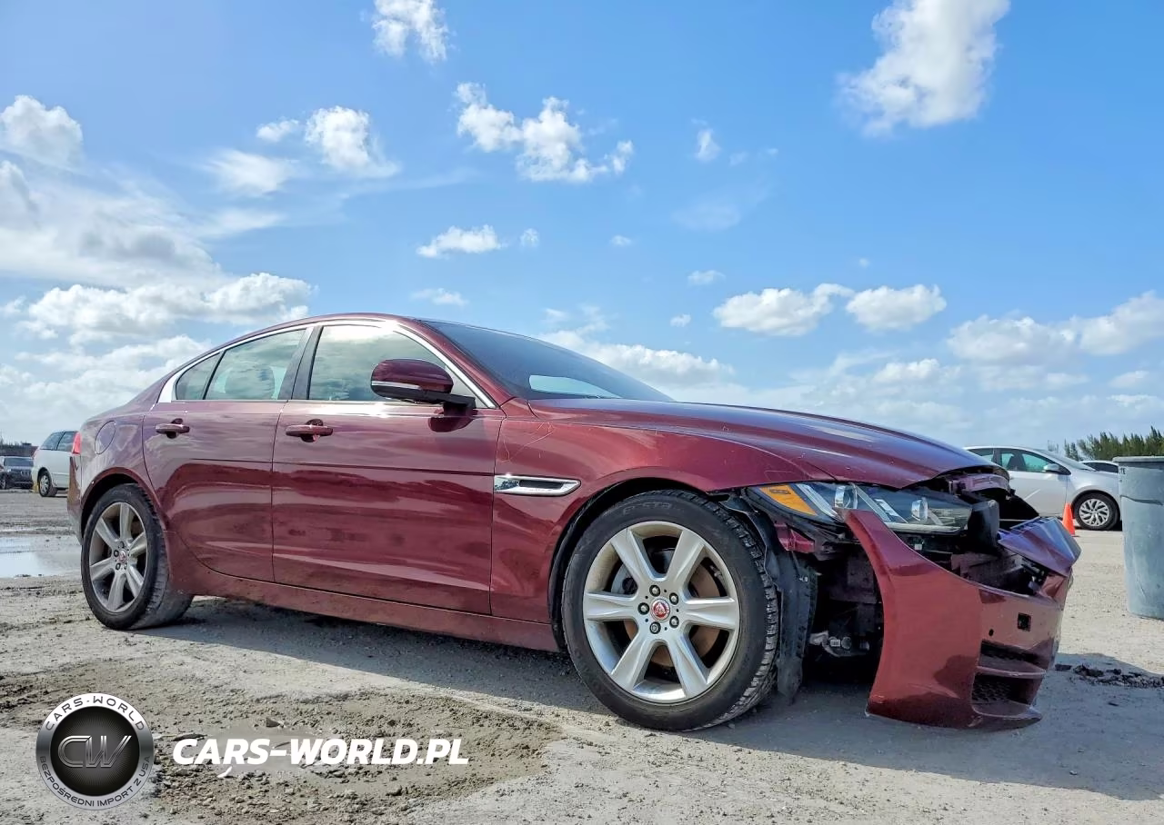 2017 Jaguar Xe Premium VIN:SAJAD4BGXHA968916 - 4