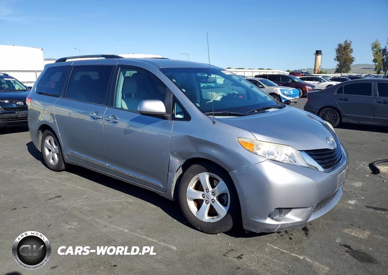 2013 Toyota Sienna Le VIN:5TDKK3DC6DS298694 - 4
