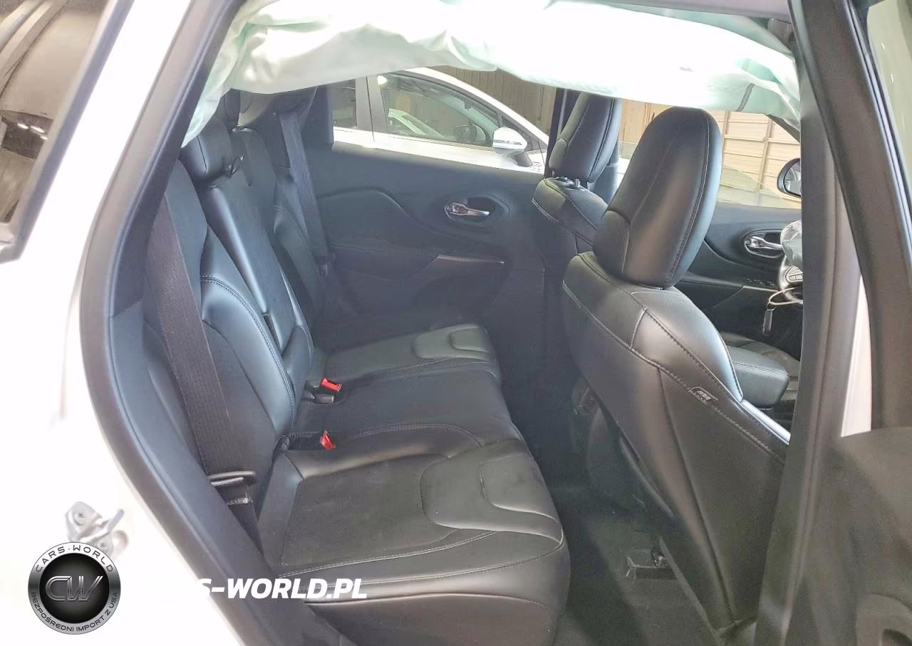 2020 Jeep Cherokee Latitude Plus VIN:1C4PJMLB0LD593291 - 11