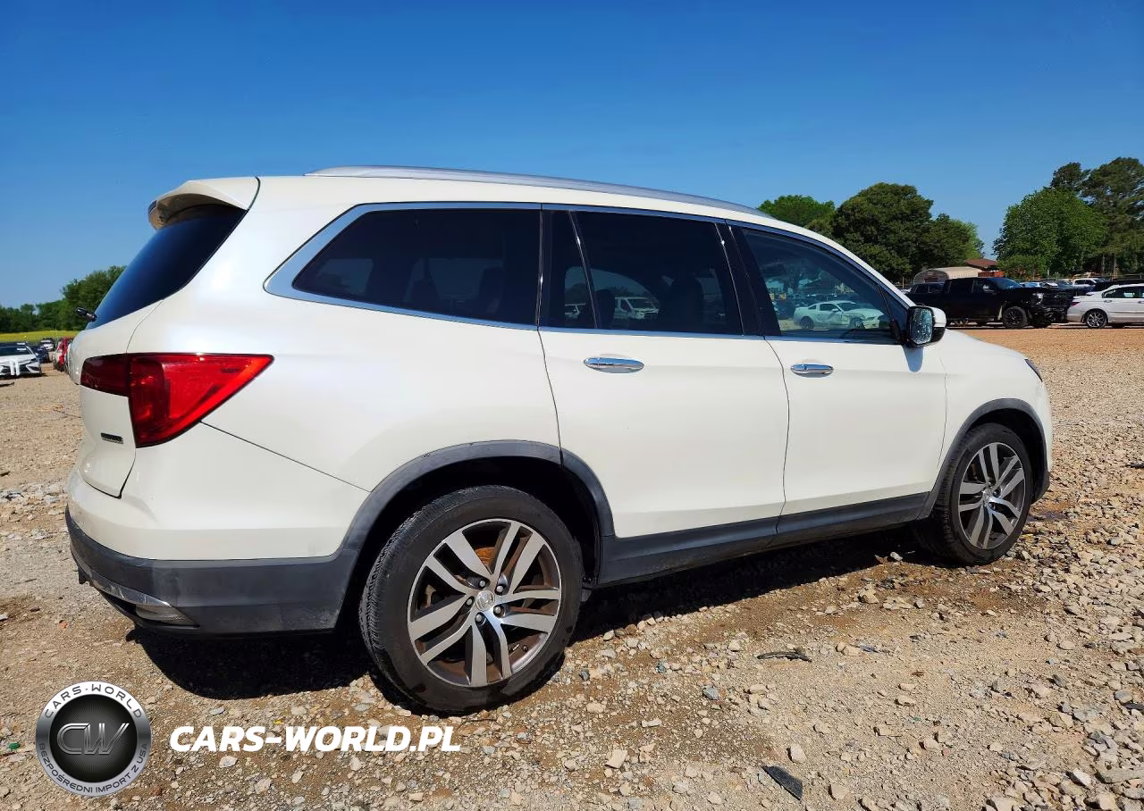 2017 Honda Pilot Touring VIN:5FNYF5H94HB002784 - 3