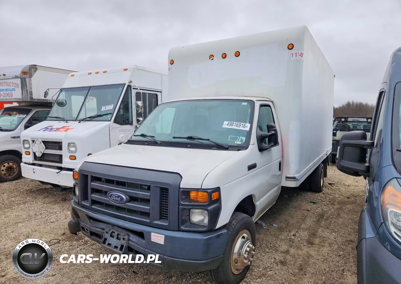 2017 Ford Econoline E350 Super Duty Cutaway Van