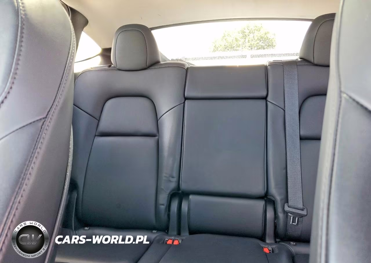 2022 Tesla Model Y VIN:7SAYGDEF8NF379635 - 10