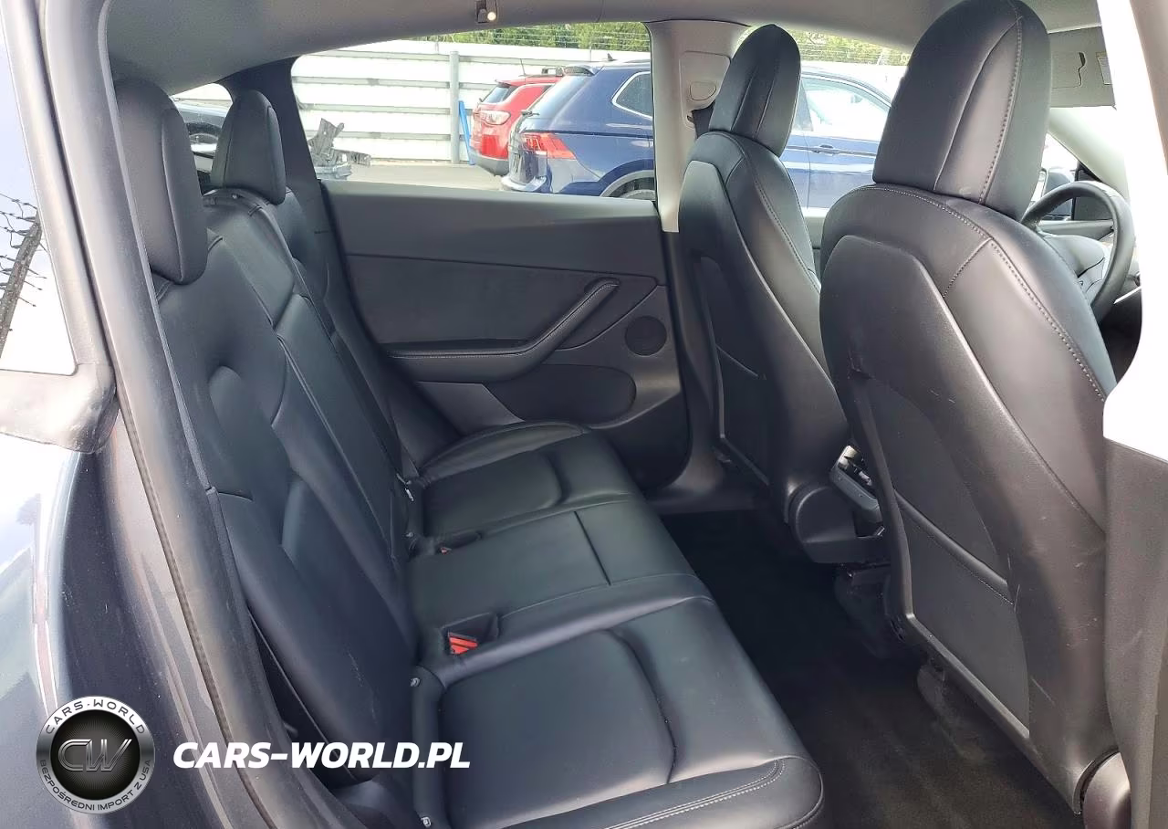 2022 Tesla Model Y VIN:7SAYGDEF8NF379635 - 11