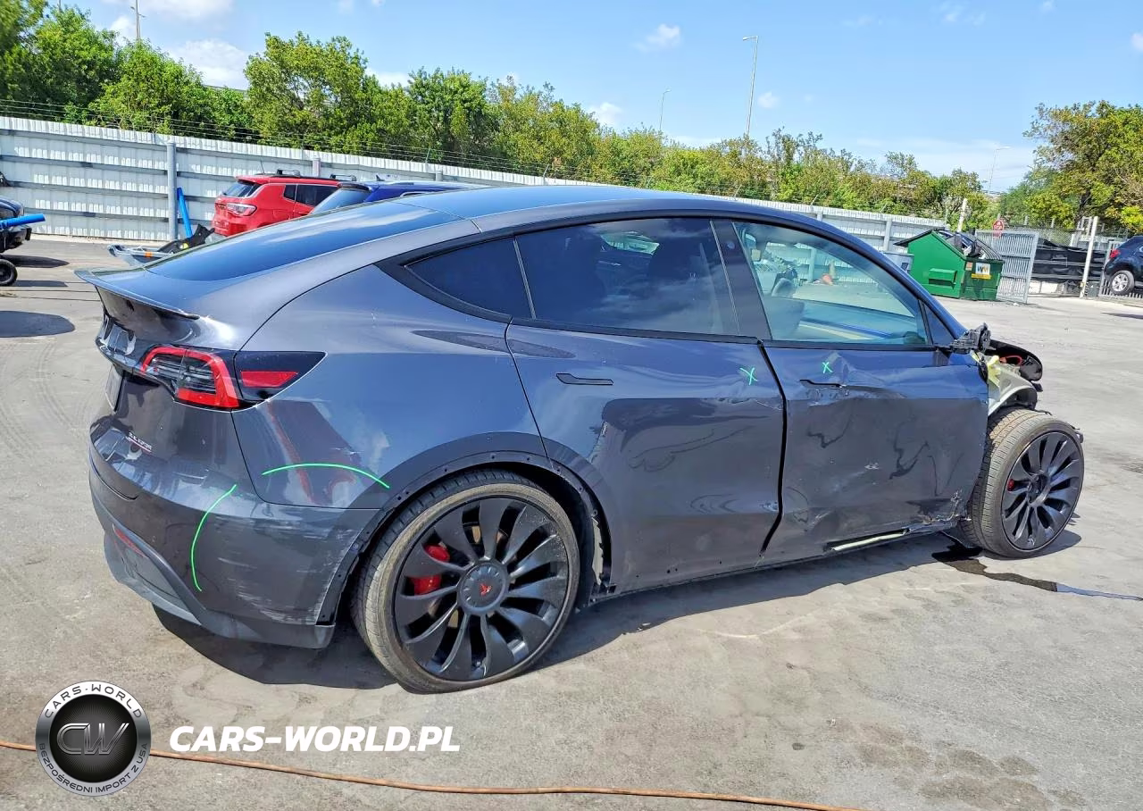 2022 Tesla Model Y VIN:7SAYGDEF8NF379635 - 3